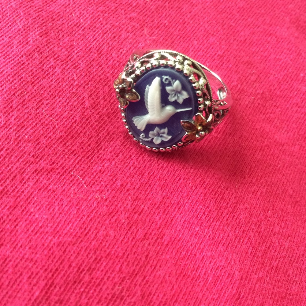Gorgeous ornate Hummingbird Ring